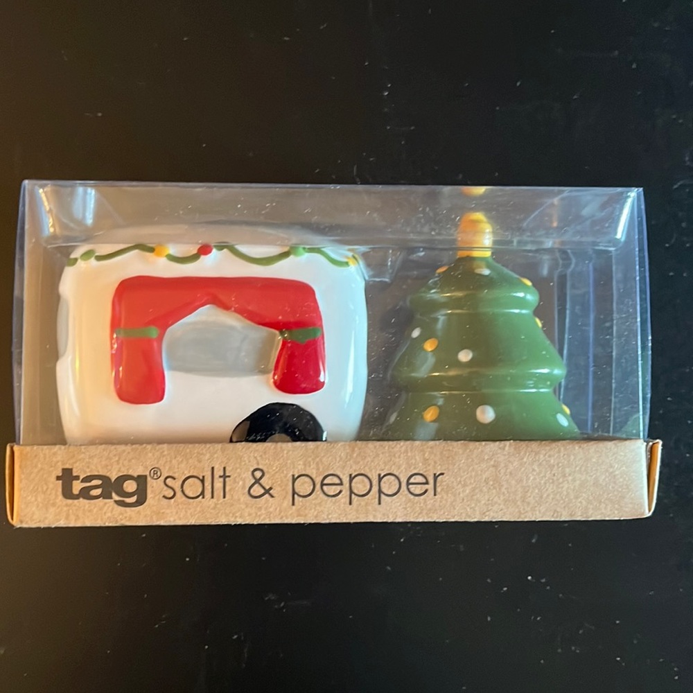 Tag Christmas Salt & Pepper shakers, Christmas wall decor & spoon rest!!